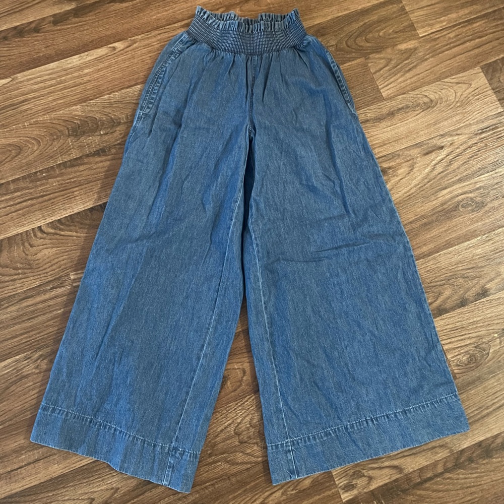 Comfy jean like capris- stretchy waist band